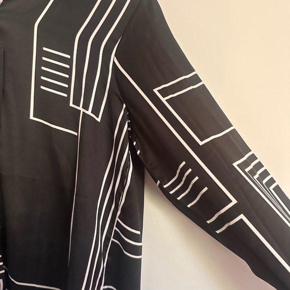 Nasty Gal Black and White Geometric satin Blouse - Picture 10 of 10